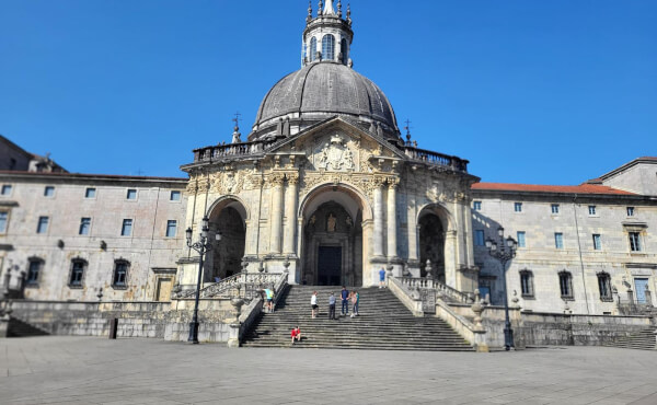 Les jeunes de la Profession de Foi à Loyola le dimanche 18 mai 2025