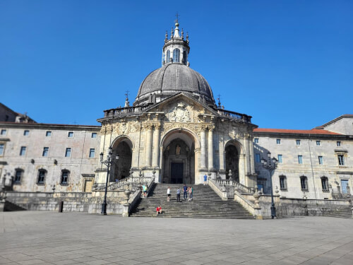 Les jeunes de la Profession de Foi à Loyola le dimanche 18 mai 2025